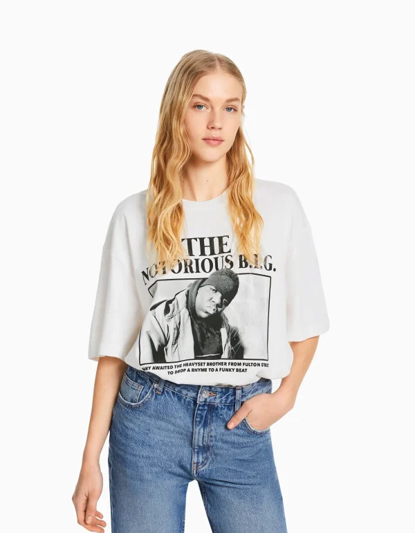 Shop Camiseta manga corta boxy fit The Notorious B.I.G. MUJER Colaboraciones®